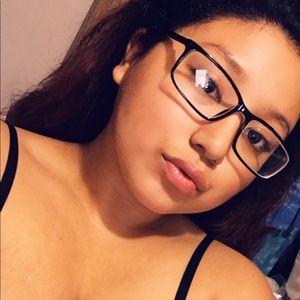 Meet your Posher, Laurencia